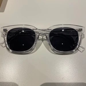 Monten solglasögonen  - Oanvända solglasögonen 