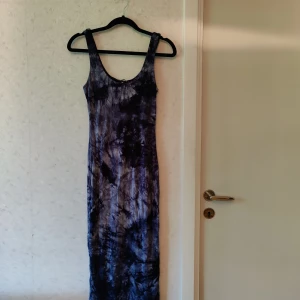 FashionNova  - Klänning från fashionNova, använd 1 gång. 