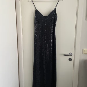 Balklänning - Endast klänning 2 finns kvar.