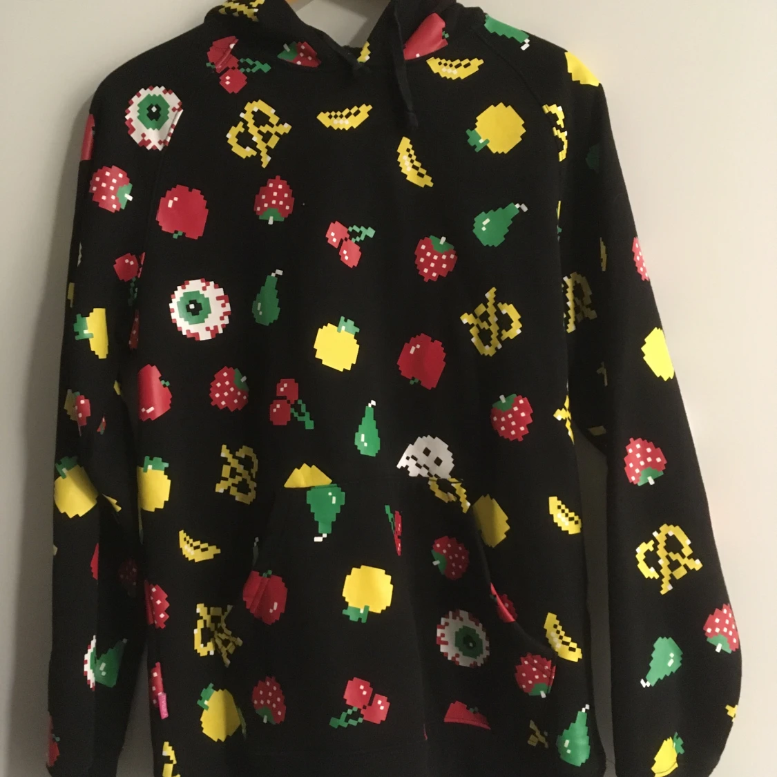 Svart luvtröja från Mishka