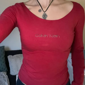 calvin klein tröja - en gammal favorit som tyvärr inte används längre. skitsnygg och jätteskön!!🥰