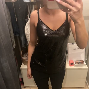 Fest topp - Jätte cool glittrig fest topp