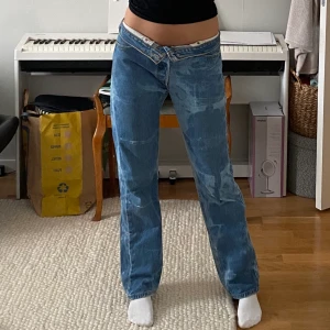 Levis 501:or💕💕 - LEVIS 501:or, jättebra skick och skitsnygga jeans.💗 Säljer dessa eftersom att de inte kommer till användning längre. Frakt står du för själv!💓