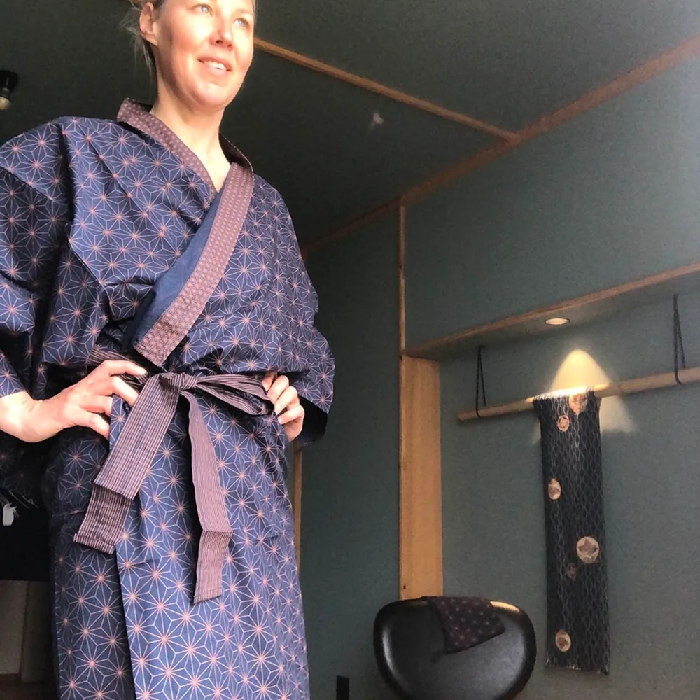 Yasuragi kimono andnöds vid ett tillfälle . Övrigt.