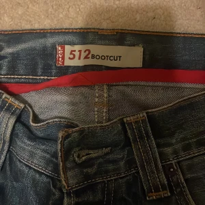 Säljer dessa baggy levis jeans - Skriv till mig för mer info samt bilder!❤️