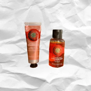 the body shop produkter  - två jordgubbs the body shop produkter som jag inte använder. en showergel och en handkräm som luktar jätte gott 💋 en för 25kr och båda för 50kr. ( ink inte frakt ) 