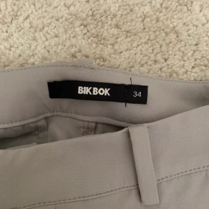 BikBok kostymbyxor  - Såld