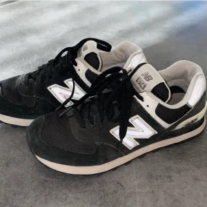 New Balance 574 - fina sneakers från New Balance i modellen 574 ❤️ sparsamt använda och i mycket fint skick! Storlek 37