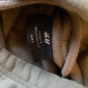 Hoodie mörkgrå - Säljes pga strl