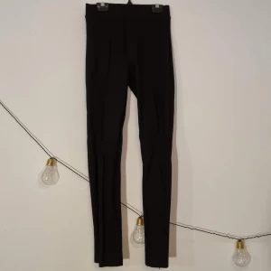 Kostym byxor från carin wester strl XS - Fina kostymbyxor från carin wester med dragkedja nertill. 