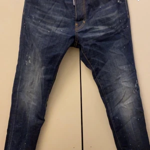 Dsq 2 jenas  - Tjenare,, säljer nu mina dsq 2 jenas knappt använda,,, i ny skick knappt använda   Pm för bättre bilder storlek 46