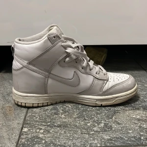 Jordans Grey fog mid. - Säljer nu mina jordans pga dom är för små för mig. 