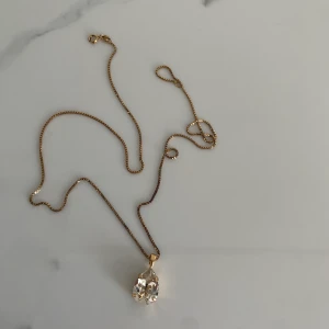 Caroline svedbom halsband - Säljer denna fina halsband oanvänd. 200kr