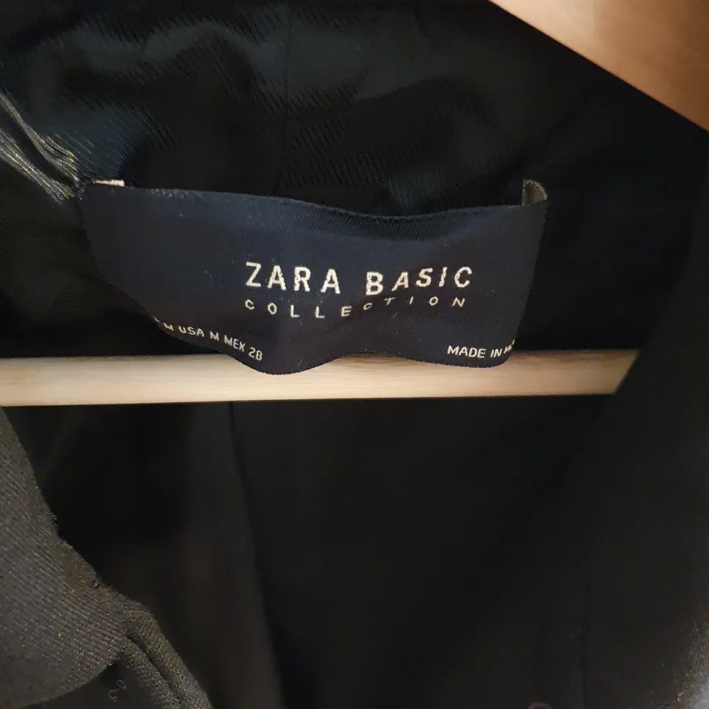 Jättefin kappa från Zara, använd bara en gång pga storlek. Priset var 799kr.. Jackor.