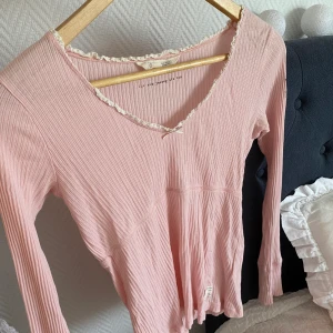 Topp - Super söt topp från Odd Molly som tyvärr inte kommer till användning. Fint skick! 😇😇