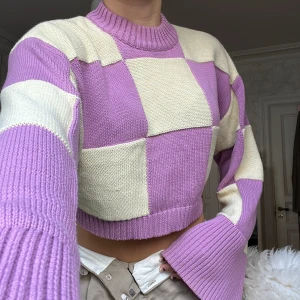 Stickad tröja - Jättefin och skön stickad tröja som tyvärr inte kommer till användning. Storlek Xs men passar absolut även större💜