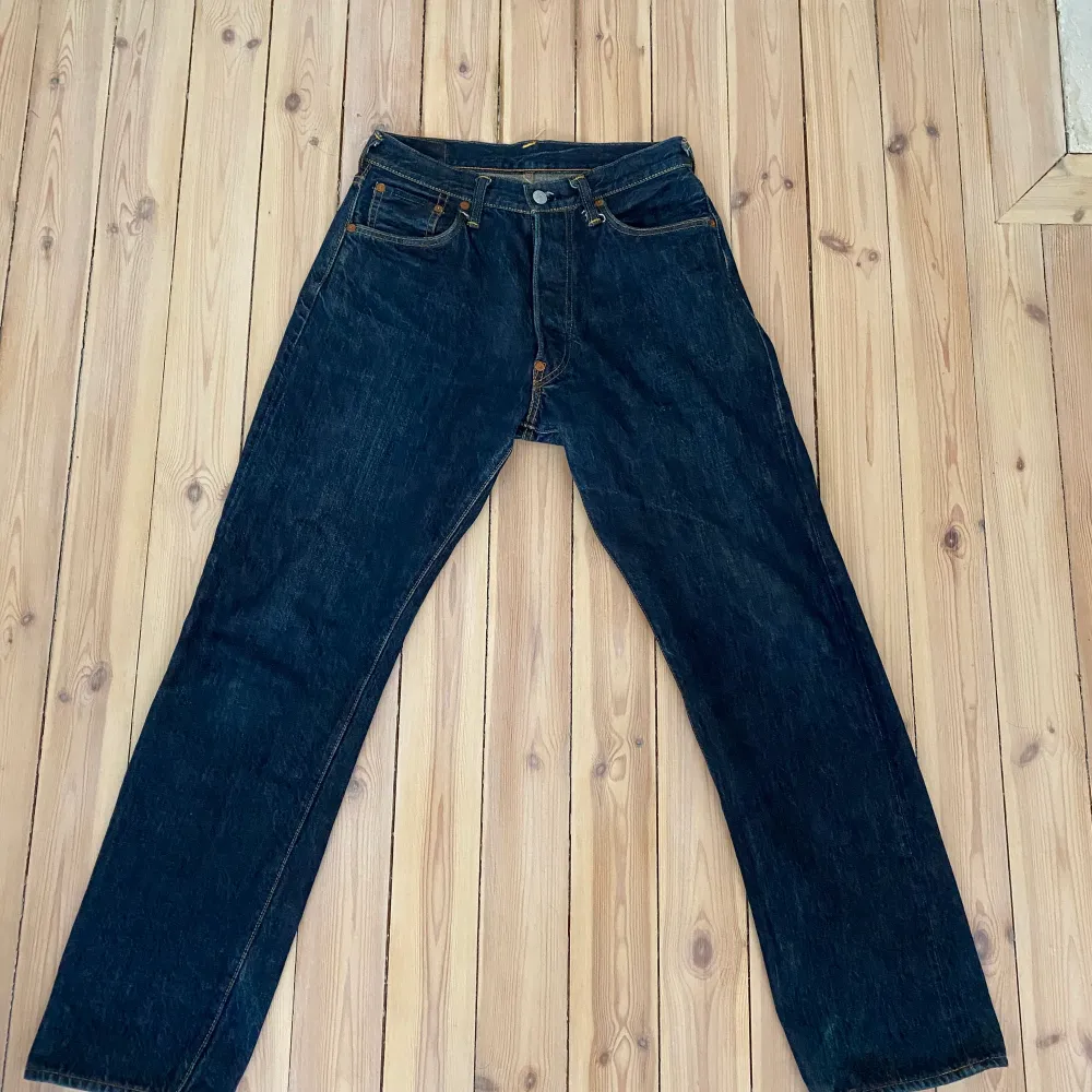 Evisu jeans Väldigt bra skick, inga skador Storlek: 32x35 (midja&längd). Jeans & Byxor.