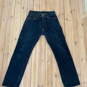 Evisu jeans Väldigt bra skick, inga skador Storlek: 32x35 (midja&längd)