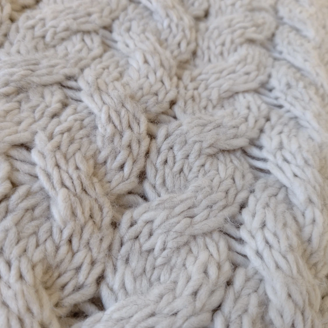 Vit/beige stickad tröja, storlek XS - 90