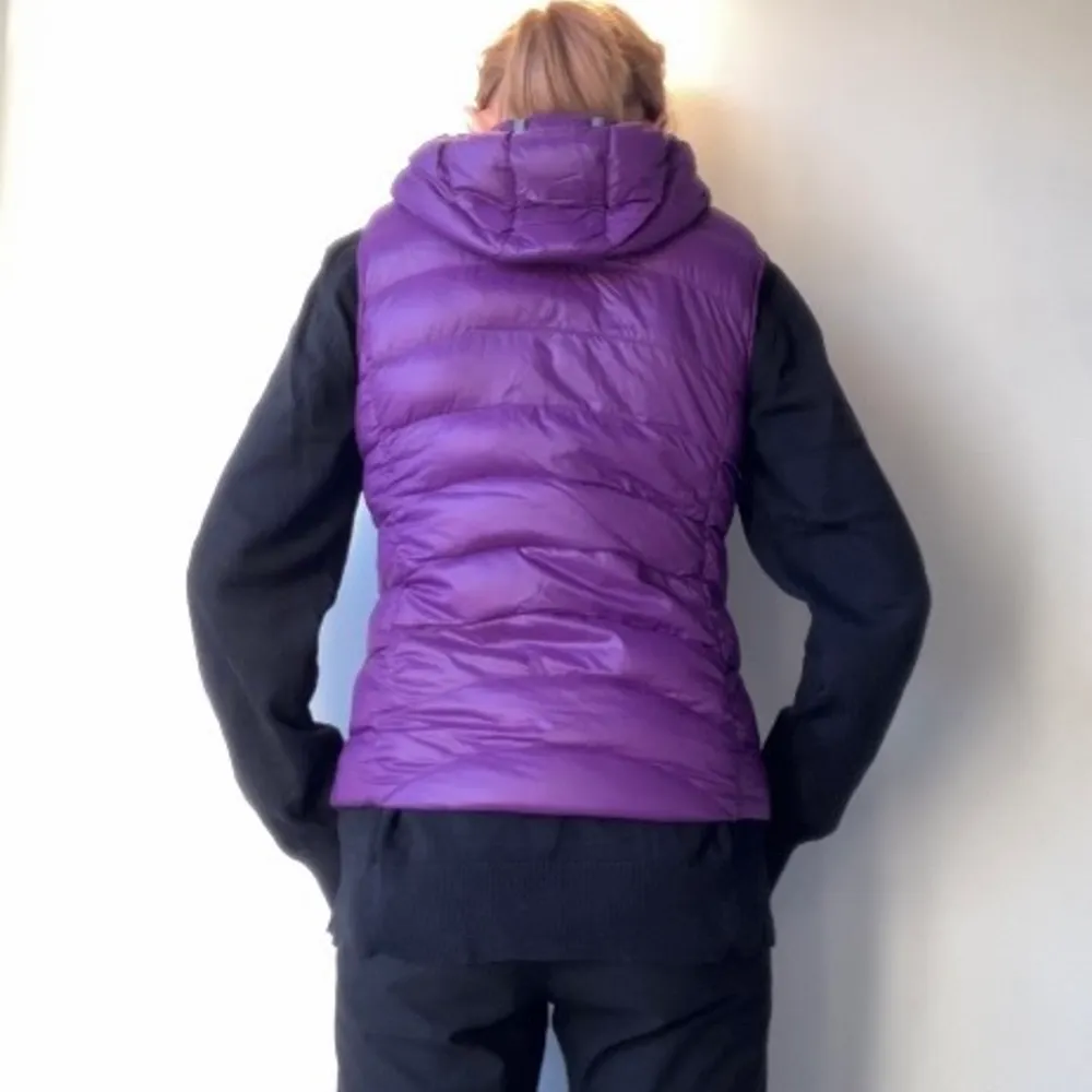 Dunväst från Tommy Hilfiger. Jättebra skick.💜. Takit.