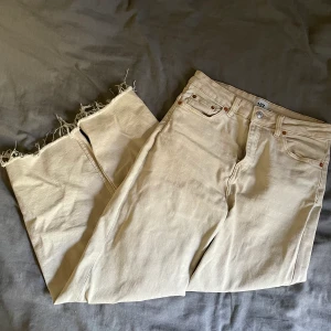 Straight leg byxa - Köptes förra året, har använts bara ett par gånger då jag inte gillar stilen.