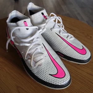 Nike Hypervenom 43 (toppmodell) - Toppmodell av Nike Hypervenom. Storlek 43  Använda en träning   Nypris ca 2600kr