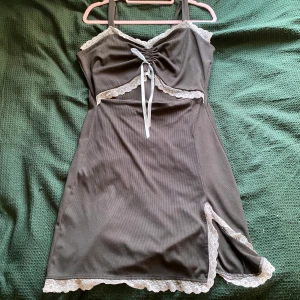 Klänning  - Klänning från SHEIN. Väldigt mycket stretch i den.