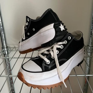 Converse Run Star Hike Ox - Coola converse i run hike star ox modellen som finns i begränsad upplaga! Relativt använda. Nypris 1000 kr. 