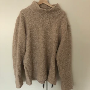 SÉFR SÉFR Frank Turtleneck Off White  - Tröja från SÉFR SÉFR köpt 2019. Använd 1 gång.