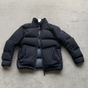 Stone island dunn jacka - Stone island dunn jacka Shadow project stlorlek M herr Mycket bra skick Inga skador