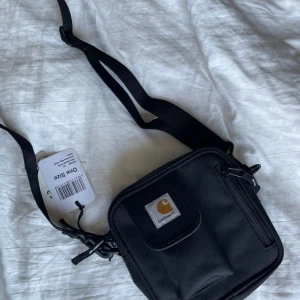 Carhart väska - Tänkte kolla intresset på denna väskan då den inte riktigt är min stil:) skriv om ni vill ha egna bilder