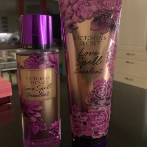 Viktoria secret  - Helt nya oanvända body spray + lotion 