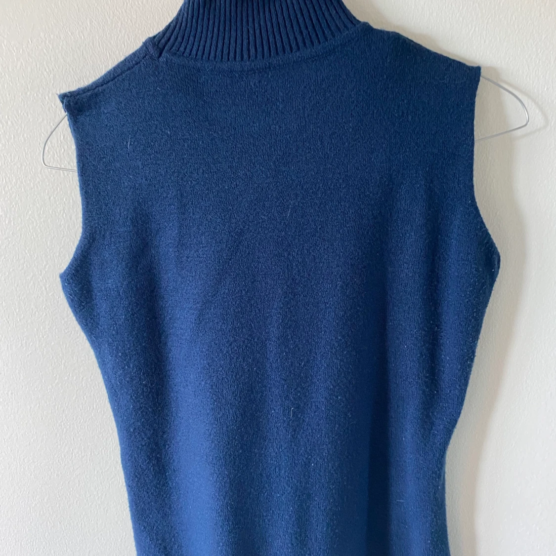 Marinblå stickad Polotröja köpt secondhand - 91