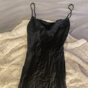 Klänning - Klänning från Berskha i strl S, säljer då den är för liten, 200kr + frakt