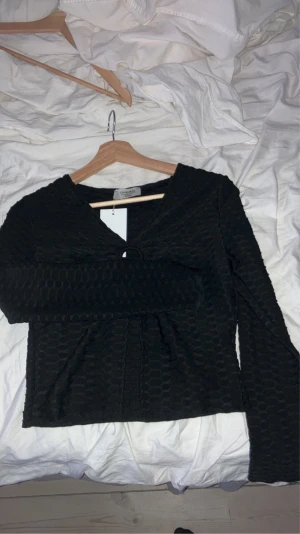 Tröja - Säljer denna fina topp som jag aldrig har använt 