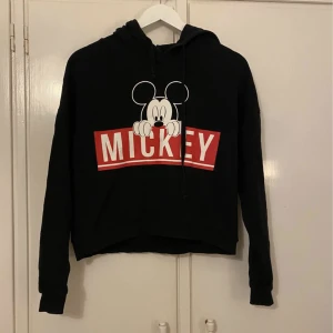 Hoodie - Mickey-Mouse hoodie, nästan helt oanvänd!