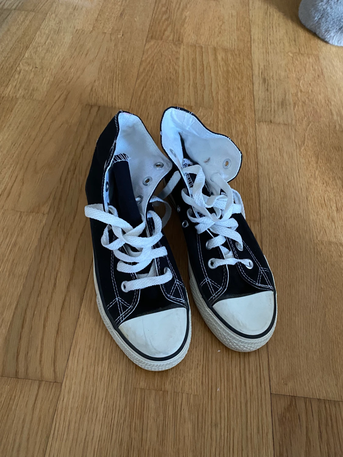 svarta converse