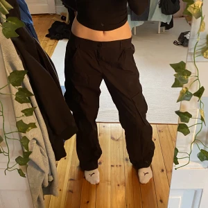 Low waist cargos - Sjukt snygga lågmidjade cargobyxor Pris kan diskuteras 🫶