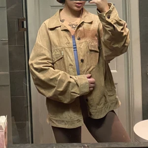 Levi’s jacka - Vintage levi’s mockajacka. Storlek XL, perfekta oversizen på mig (är en strl S)! Superfint skick 🙌