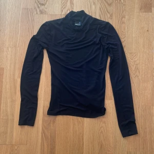 Tröja - Thigt tröja som är väldigt formgivande. I storlek XS