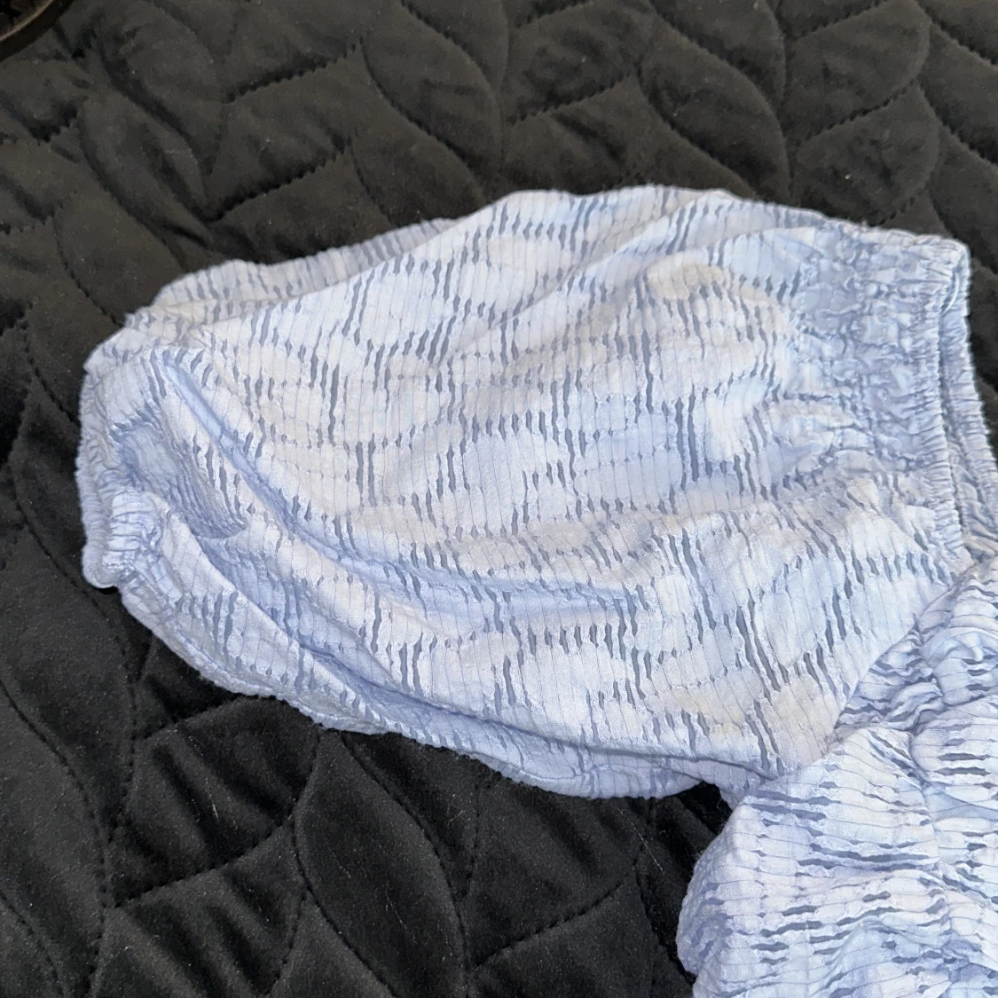 Topp med puffiga ärmar  - 91