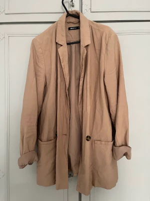 Over-sized coat - Over-sized coat to throw over any outfit. A chilly summer night or a hot springs days. Or layer it for winter. 