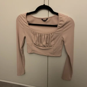 Beige topp - Beige topp från shein storlek 38