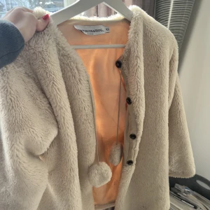 Mysig pälsjacka - Jättegullig och skön pälsjacka för 10 åring, använda men i bra skick