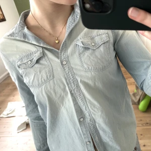 Abercrombie skjorta - Jätte fin jeansaktig skjorta! Gott skick!💞