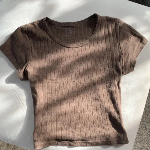 Superfin brun topp från Brandy! - Superfin brun topp från Brandy. Använd några gånger men inga defekter. Säljs då den inte längre kommer till användning!