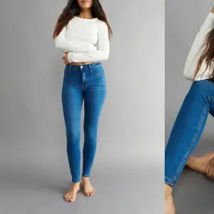 Säljer dessa High waist Molly jeansen från Gina tricot. Köptes för 500kr st o är använda sparsamt. Just nu ligger dom bara i min garderob och har inte använt på några år och dom söker nytt hem!❤️ 390kr st❤️