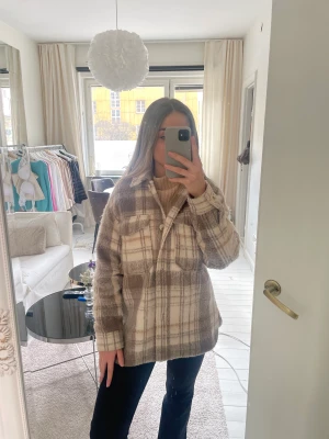 Vår jacka  - Jätte fin vår/höst jacka från zara Storlek xs men är stor i storleken 