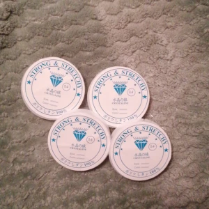 Trådrulle  - Trådrullar som man kan göra halsband eller armband med✨. En kostar 15 kr