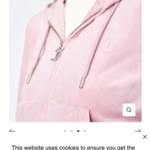 Juicy couture  - säljer min fina juicy couture tröja, i rosa och i storlek S, har bara använt ett fåtal gånger då mina likadana byxor kommer lite mer till användning, säljer för minst 800kr och mest 1200kr❤️